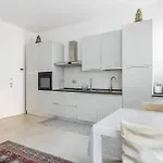 Apartment Lame 15