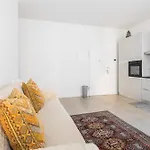 Lame 15 Apartment *